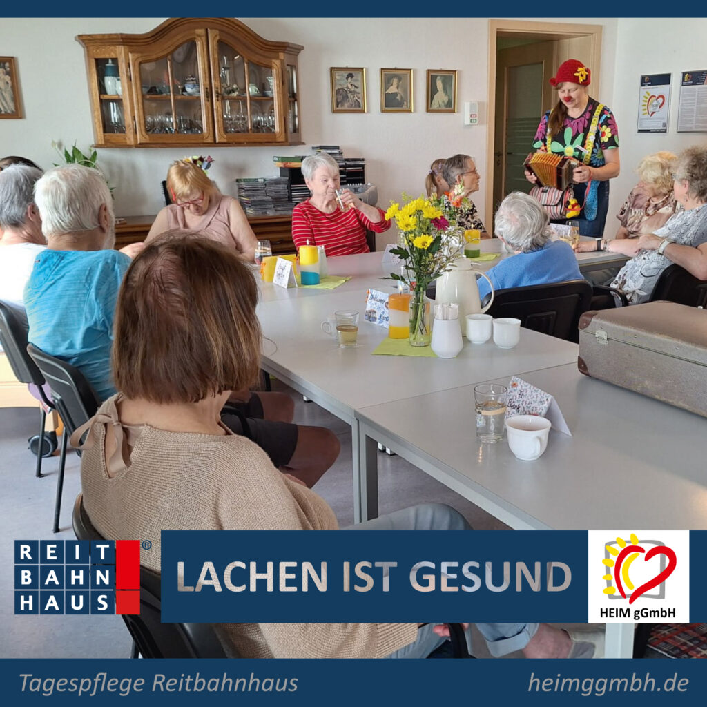 Besuch der Clownin Resi von den Chemnitzer Klinikclowns in der Tagespflege im REITBAHNHAUS der HEIM gGmbH in Chemnitz